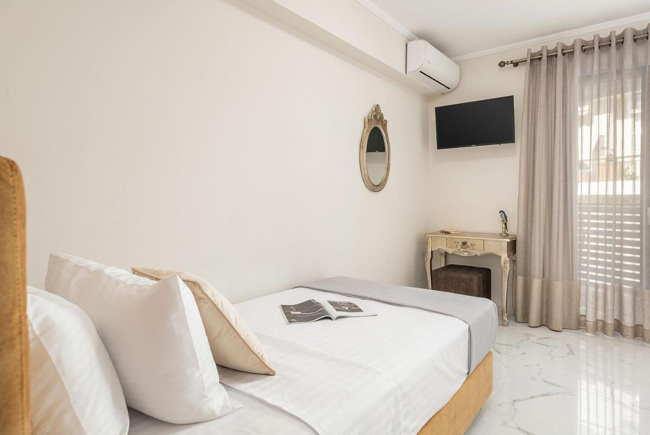 Elvira City Apartment Chrissi Akti Chania Exterior foto